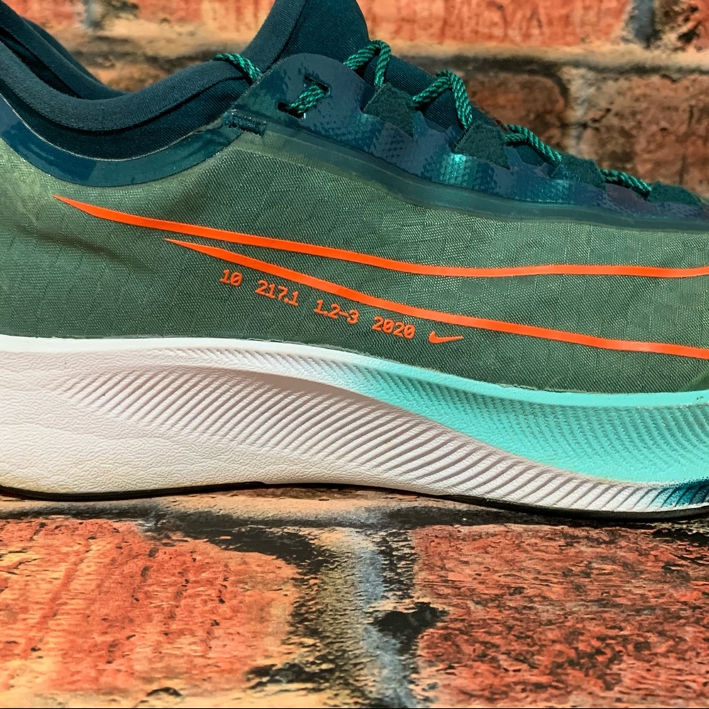 Nike Zook Fly 3 Athletic Shoes 👋🏼 - Picture 3 of 10
